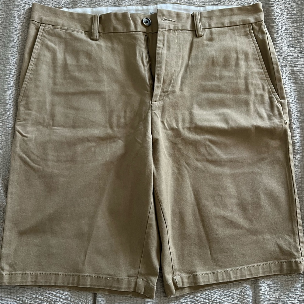 Old Navy Ultimate Slim Built-in-Flex Mens Shorts | 34 | Tan | Good condition